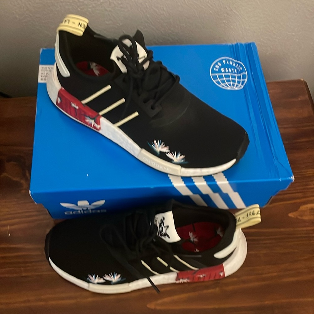 NIB Adidas NMD
